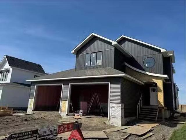 House for sale in Woking, Alberta