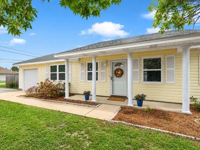 House for sale in Gulf Breeze, Santa Rosa County