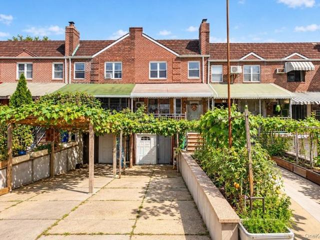 House for sale in Queens, Arverne