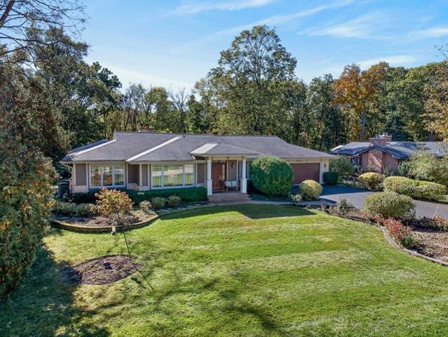 House for sale in Lincolnshire, Lake County