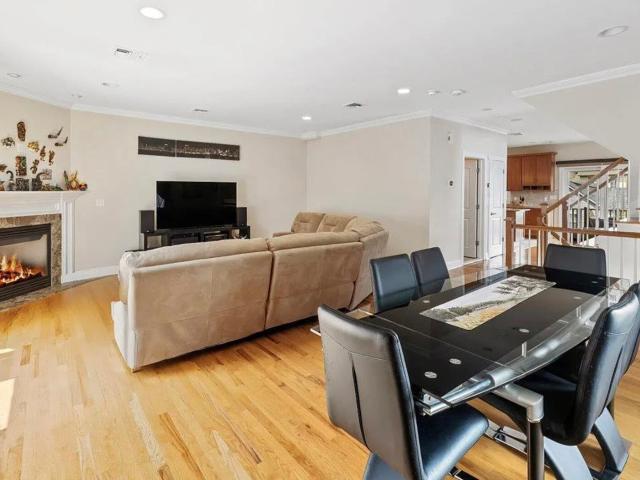Townhouse for sale in Edgewater