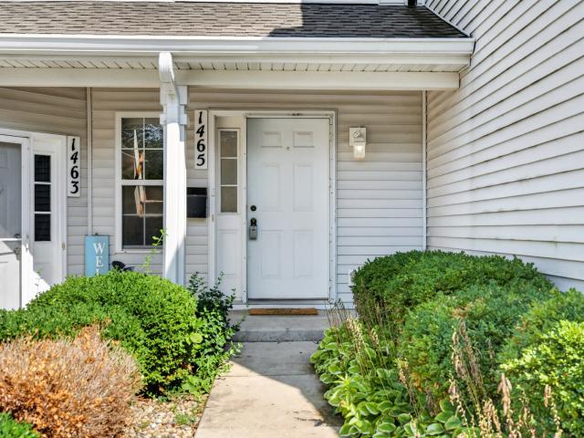 Townhouse for sale in Carpentersville, Illinois