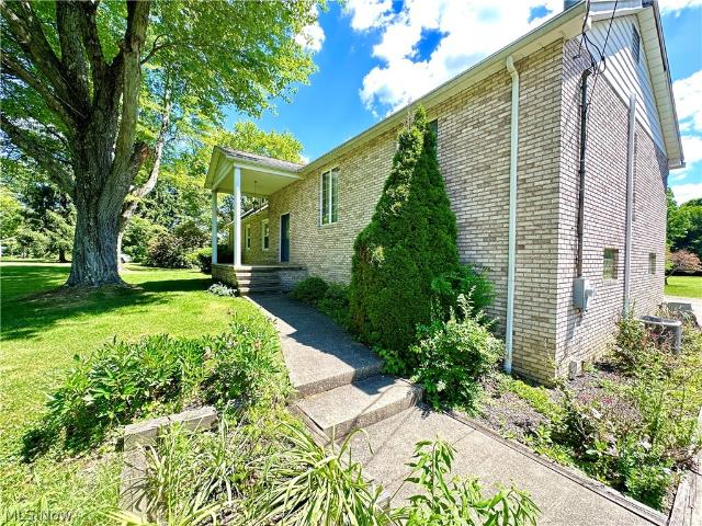 House for sale in Hubbard, Ohio