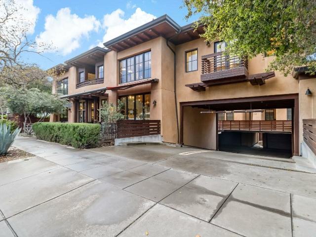 House for sale in Saratoga