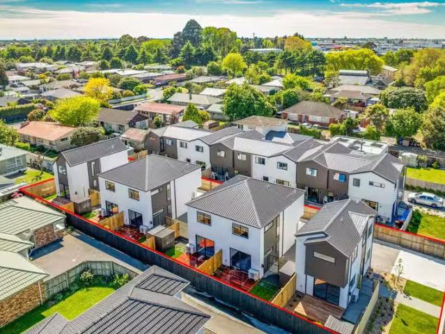 House for sale in Chaslands, Canterbury