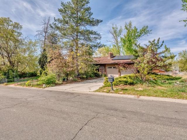 House for sale in Sandy, Utah