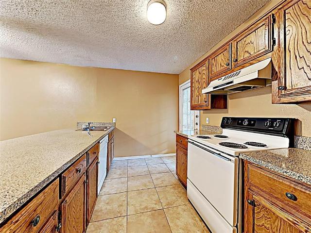 Townhouse for sale in Duncanville, Texas
