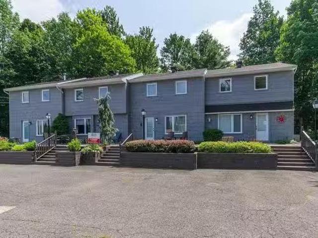 Condo for sale in Sutton Condo for sale in Sutton