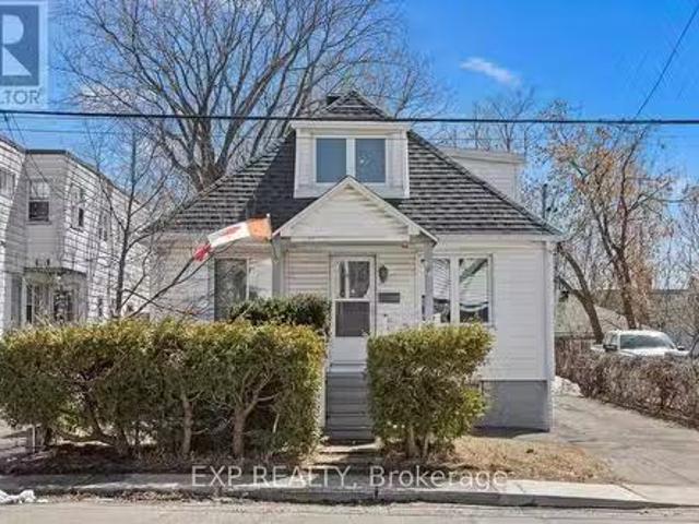 House for sale in Vanier, Ontario