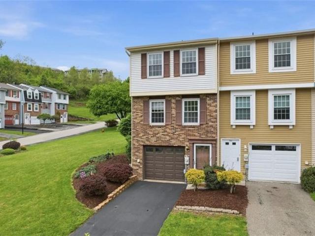 Townhouse for sale in New Kensington, Pennsylvania