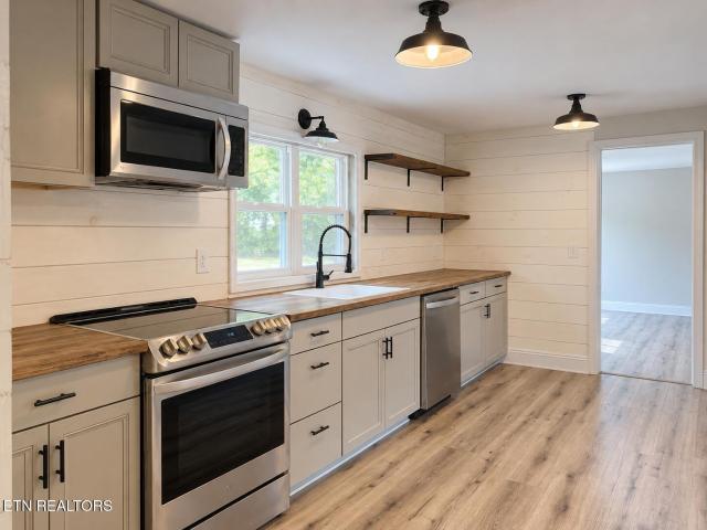 House for sale in Philadelphia, East Tennessee
