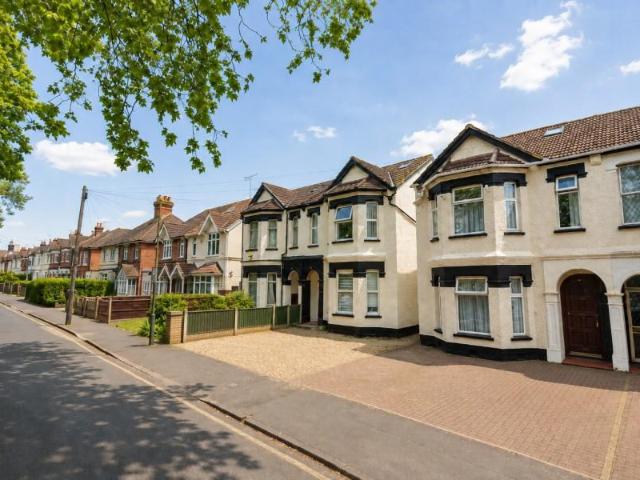Apartment for rent in Horsell, Woking