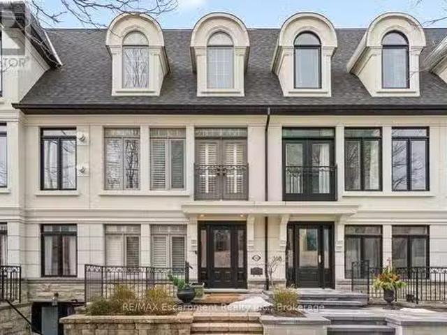 Condo for sale in Downtown Oakville, Oakville