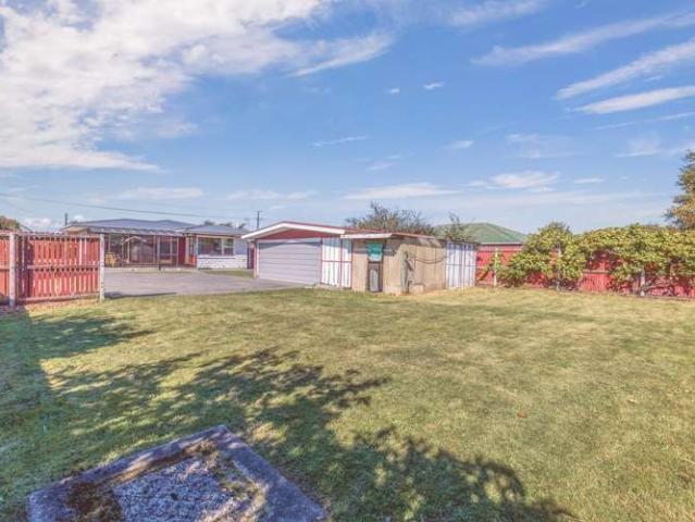 House for sale in Chaslands, Canterbury