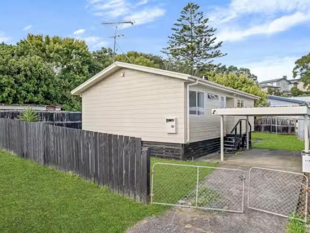 House for sale in Awhitu
