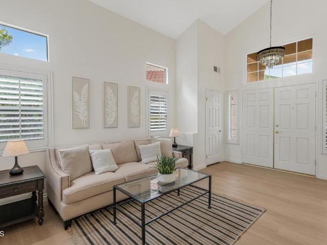 Townhouse for sale in Oak Park, California