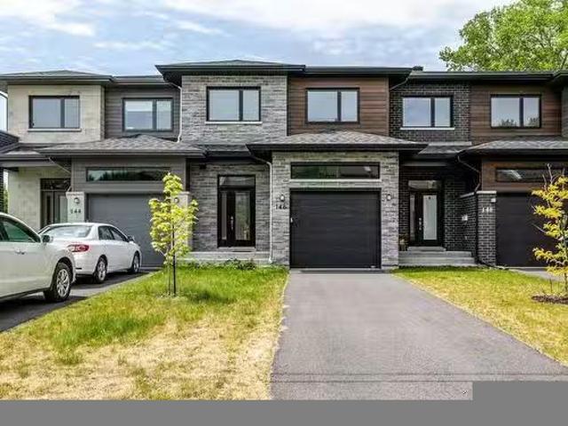 Condo for sale in Beaconsfield