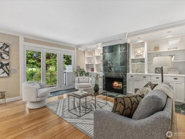 Townhouse for sale in Bellevue, Washington