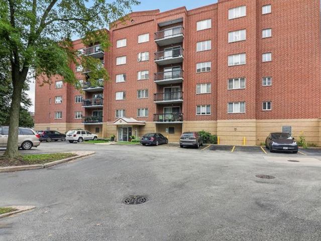 Condo for sale in Des Plaines, Illinois