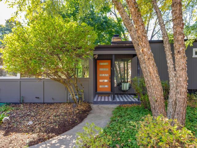 House for sale in Highland Park, Lake County