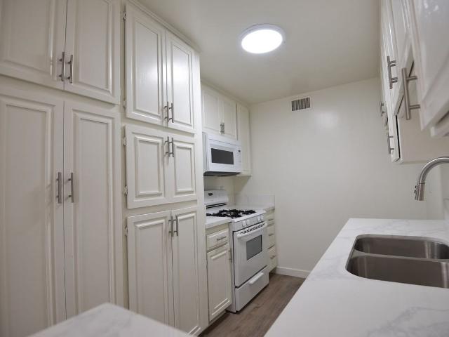 Apartment for rent in Van Nuys Neighborhood Council District, Canoga Park