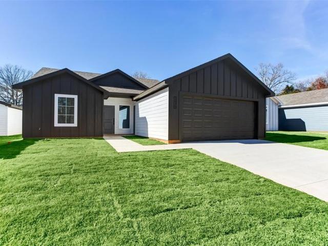 House for sale in Denison, Grayson County