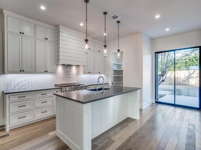 House for sale in Farmers Branch, Texas