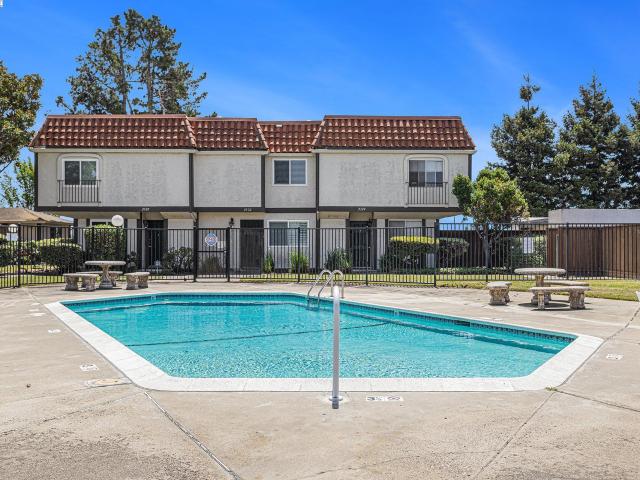 Townhouse for sale in San Leandro