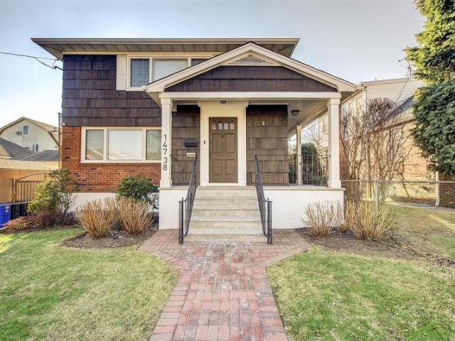 Duplex for sale in Whitestone