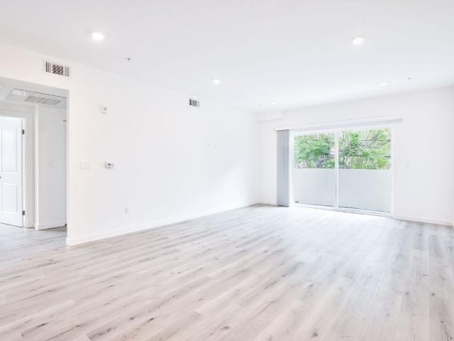 Apartment for rent in Canoga Park, California