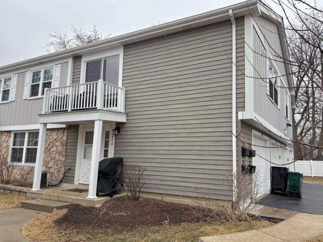 Condo for sale in Wheaton, Illinois