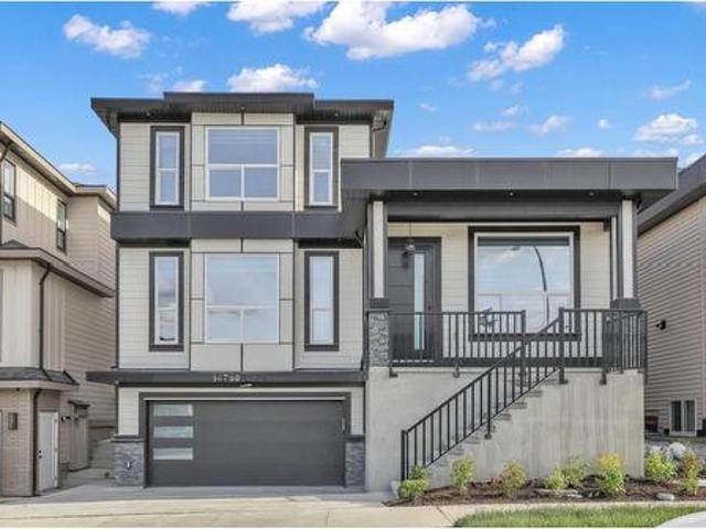 House for sale in Sullivan, Surrey