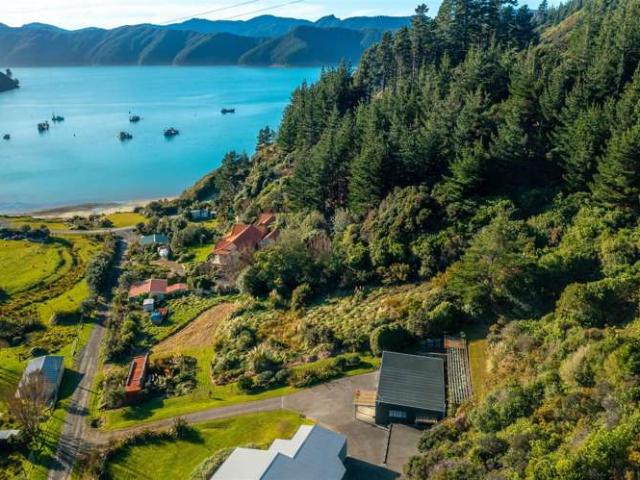 Land for sale in Marlborough
