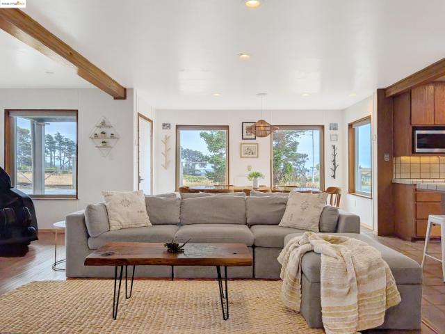 House for sale in Manchester, California