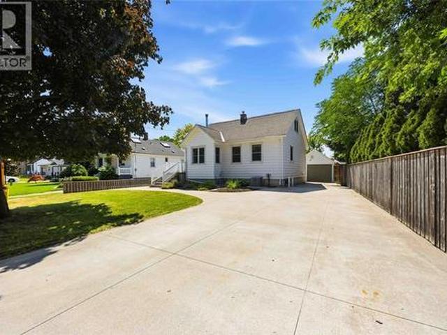 House for sale in Brights Grove, Ontario