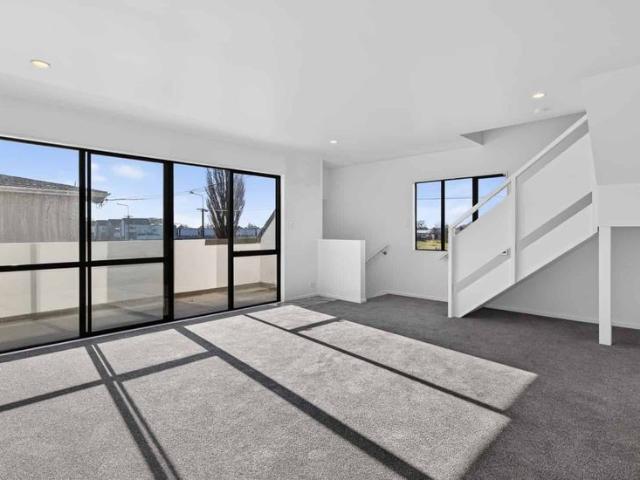 Townhouse for rent in Heathcote, Canterbury