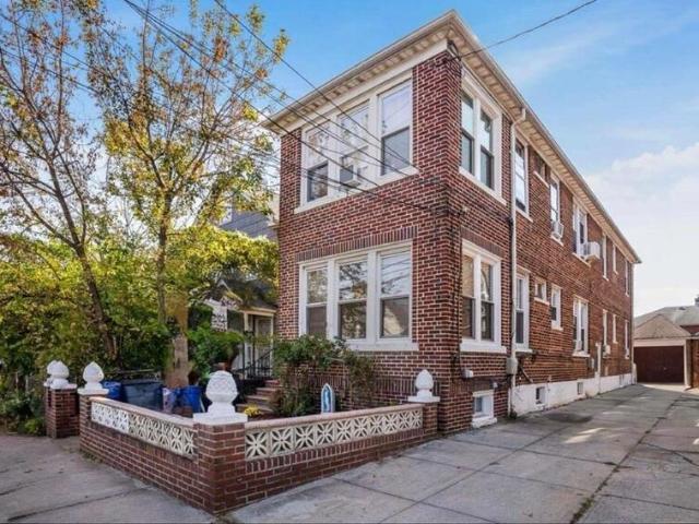 Duplex for sale in Whitestone