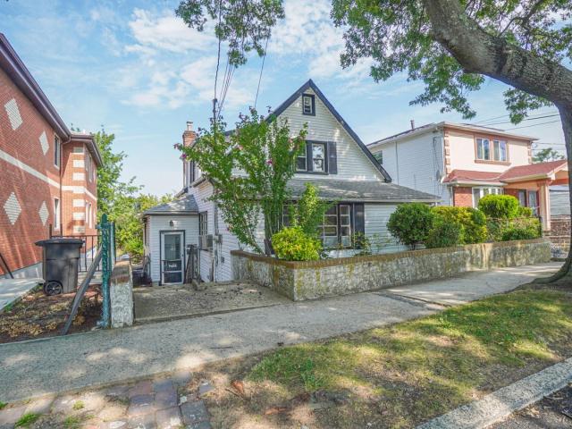 House for sale in Queens County, New York