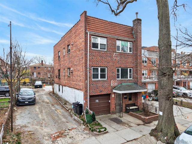 Townhouse for sale in Queens, Arverne