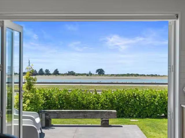 House for sale in Chaslands, Canterbury
