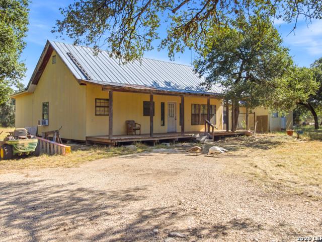 House for sale in Pipe Creek, Texas