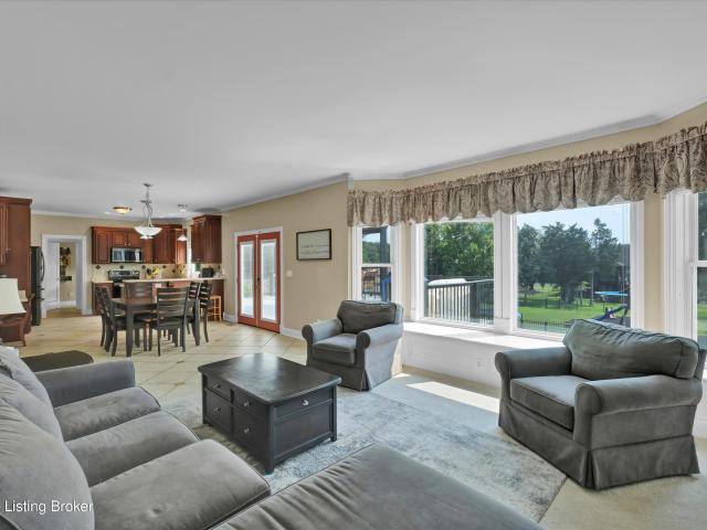 House for sale in Mount Washington, Bullitt County