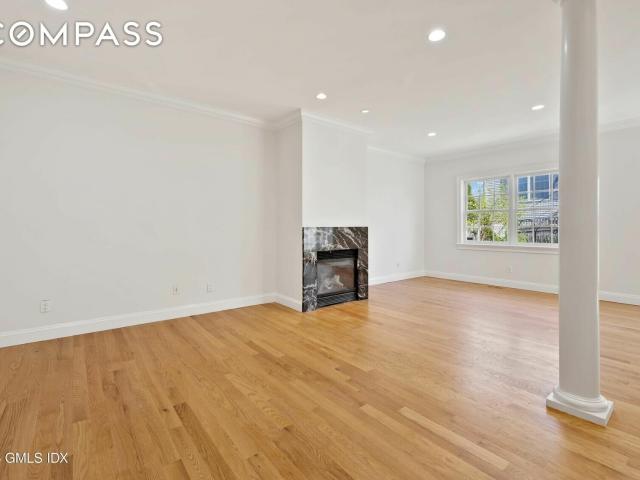Condo for sale in Greenwich
