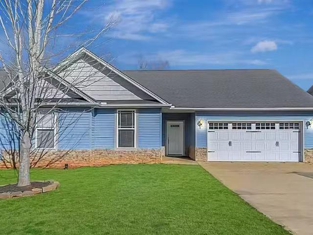 Condo for rent in Taylors