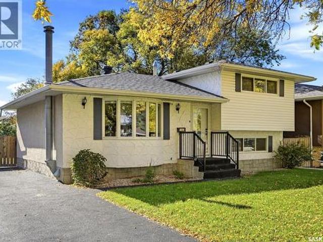House for sale in Walsh Acres, Regina
