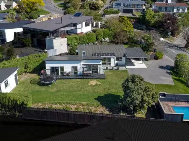 House for sale in Chaslands, Canterbury