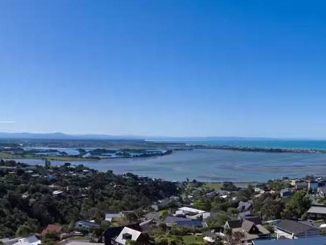 House for sale in Chaslands, Canterbury