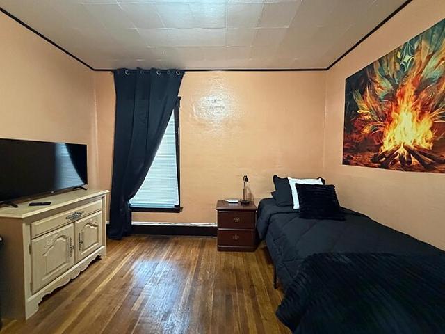 Room for rent in North Collinwood, Cleveland