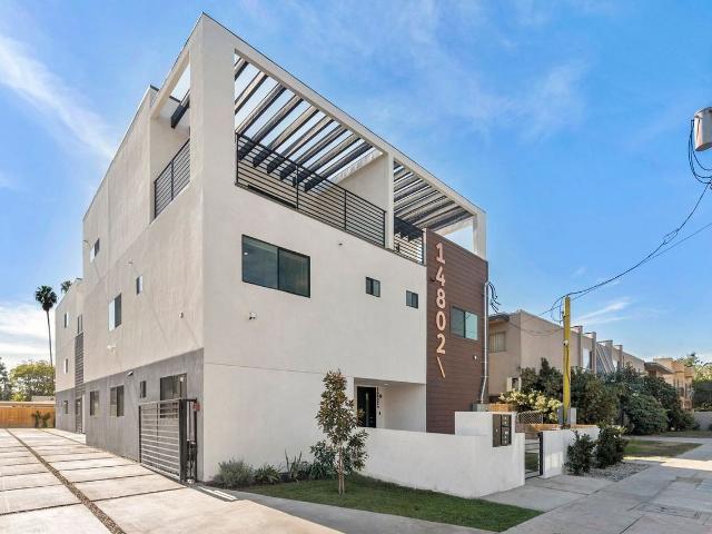 Apartment for rent in Canoga Park, California