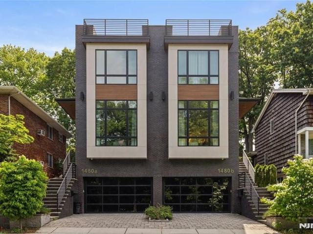 Townhouse for sale in Fort Lee, New Jersey